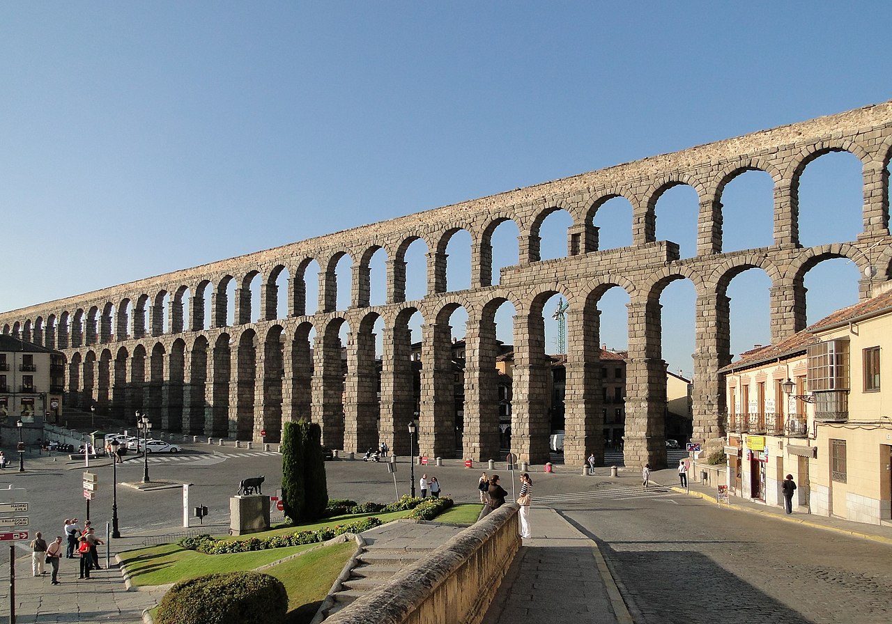 El acueducto de Segovia, uno de los mejor conservados del mundo. Fuente: Wikicommons.