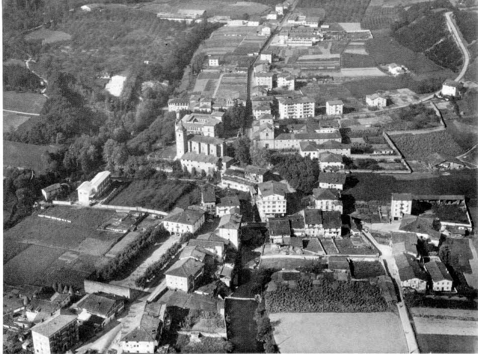 Lazkao 1963an, ikuspegi orokorra. Auñamendi Eusko Entziklopediako argazkia.