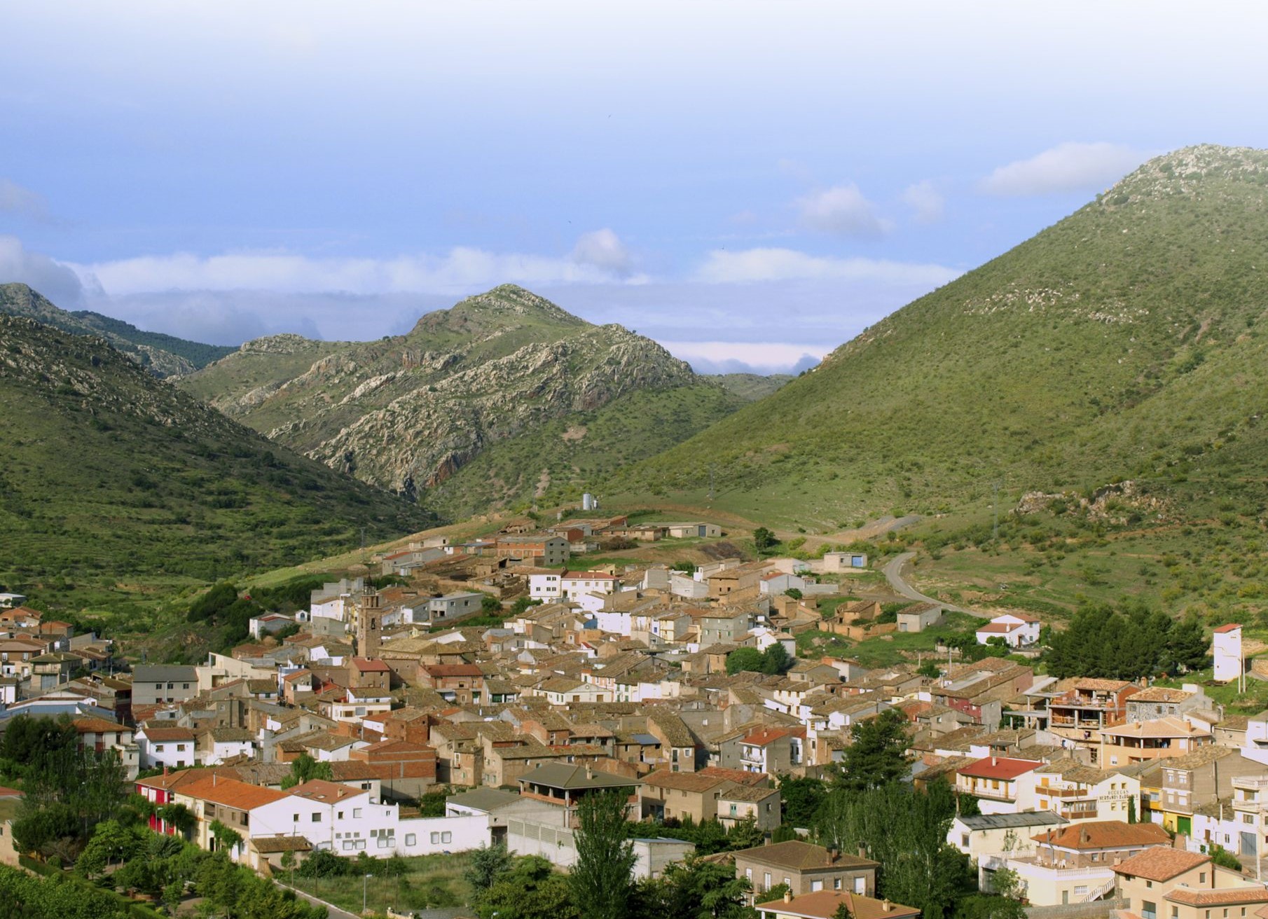 Panorámica de Alpartir (fuente: fuente: https://alpartir.org/municipio/galeria/).