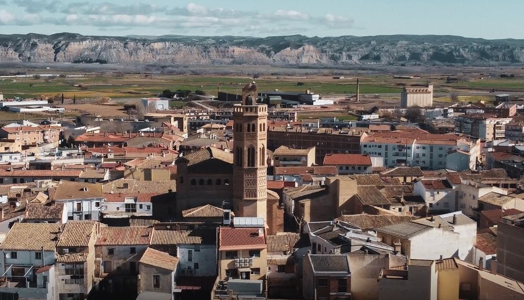 Vista áerea de Alagón con el valle del Ebro al fondo (Fuente: Comarca de la Ribera Alta)