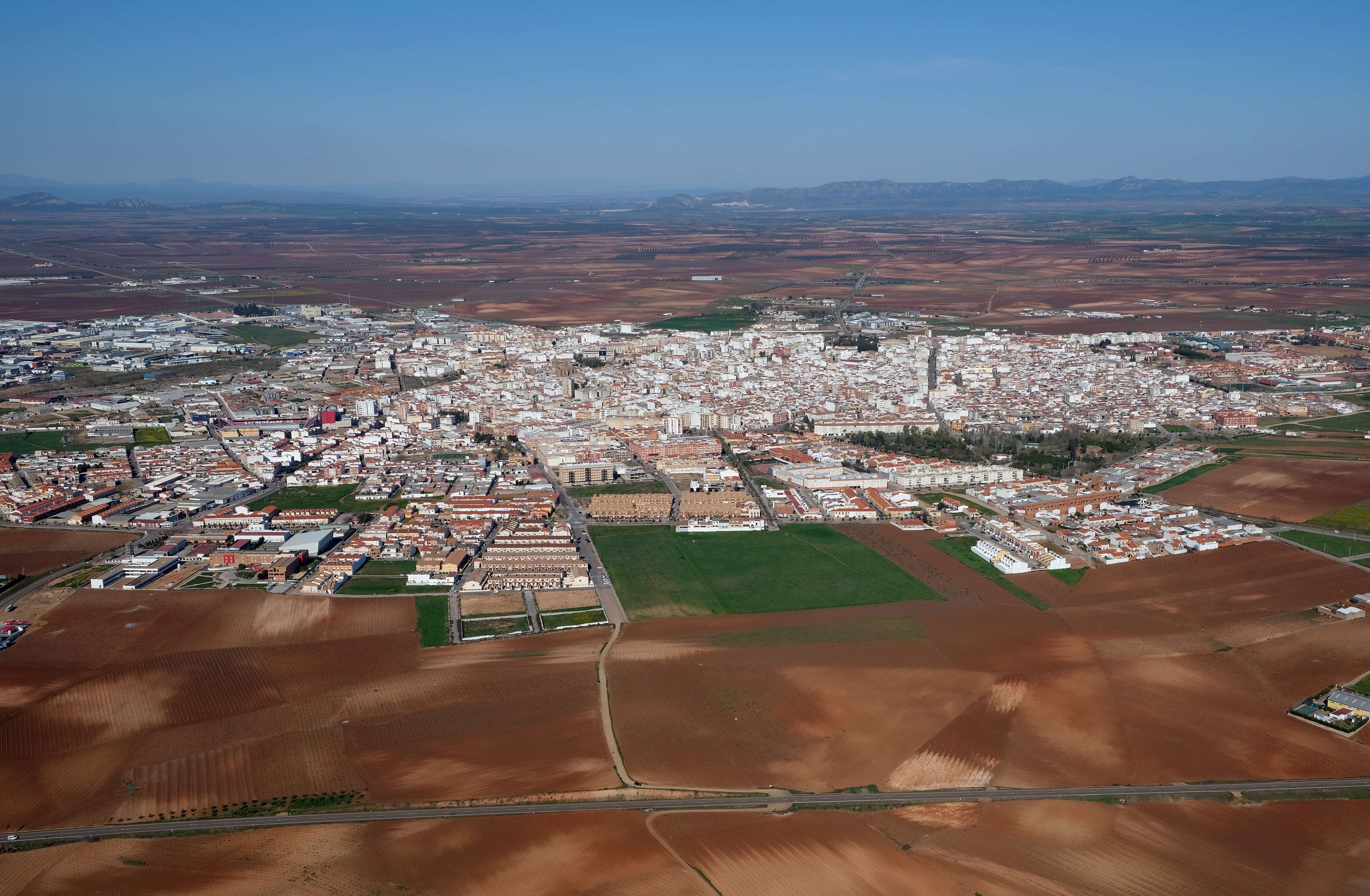 Vista aérea de Almendralejo. Fuente: https://commons.wikimedia.org/wiki/File:Almendralejo_aerial.jpg