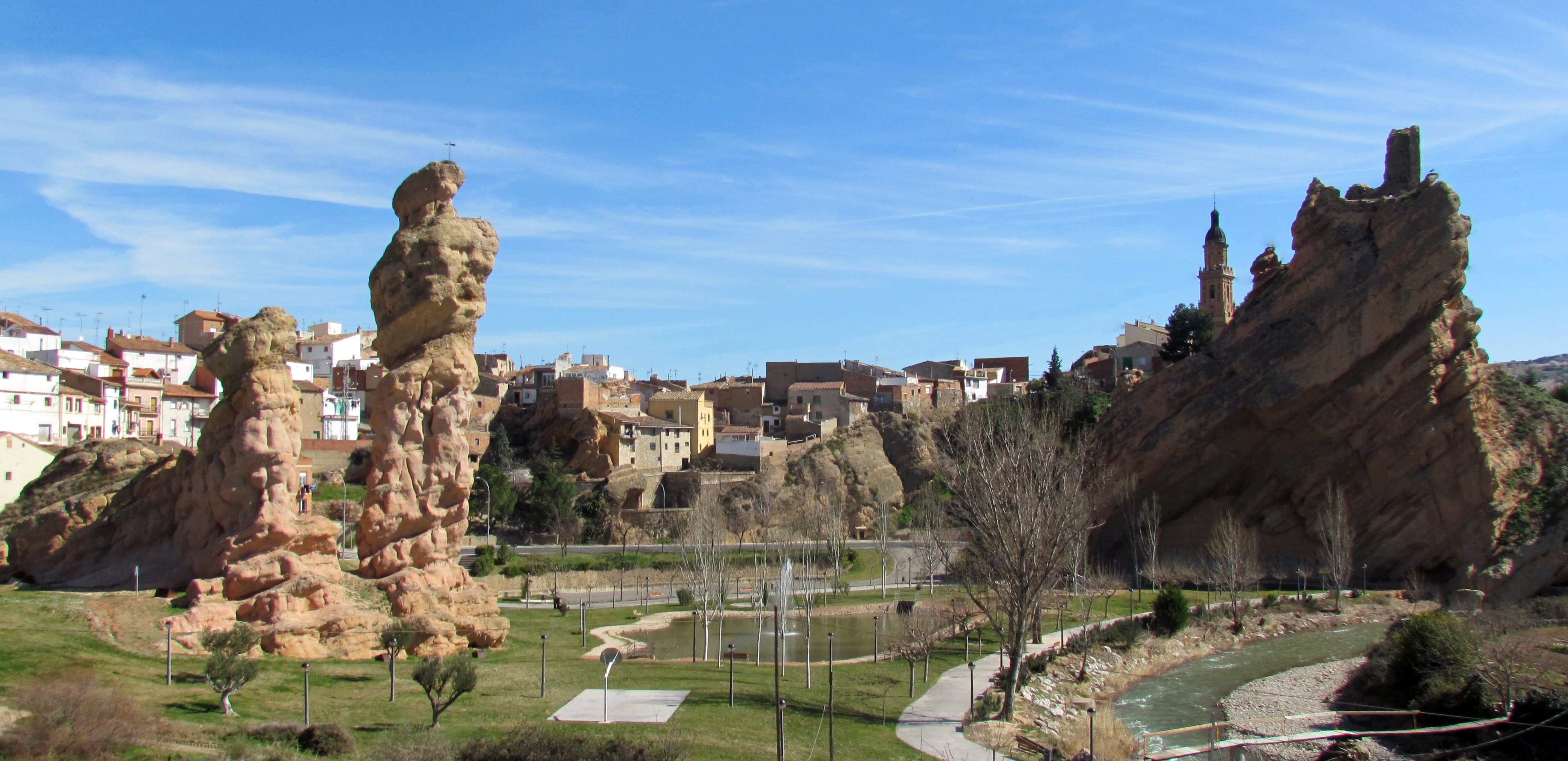 Vista de Autol desde el río Cidacos.