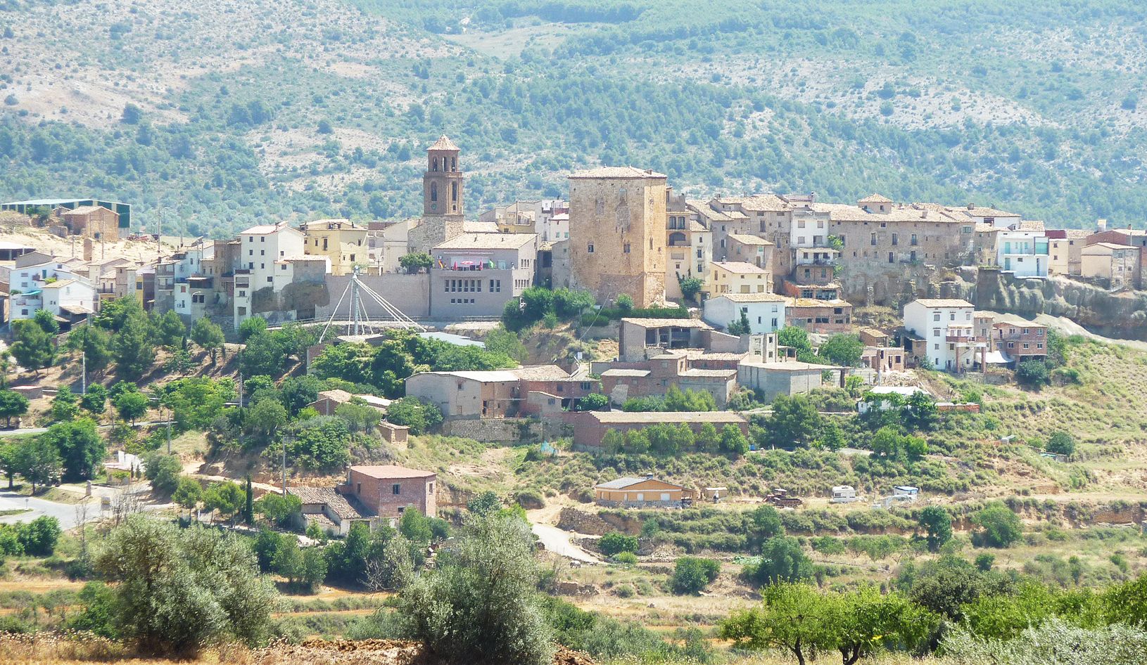 Panorámica de Valldellou/Baldellou (fuente: https://somoslitera.com/las-palabras-no-conocen-fronteras-o-el-senor-de-baldellou/).