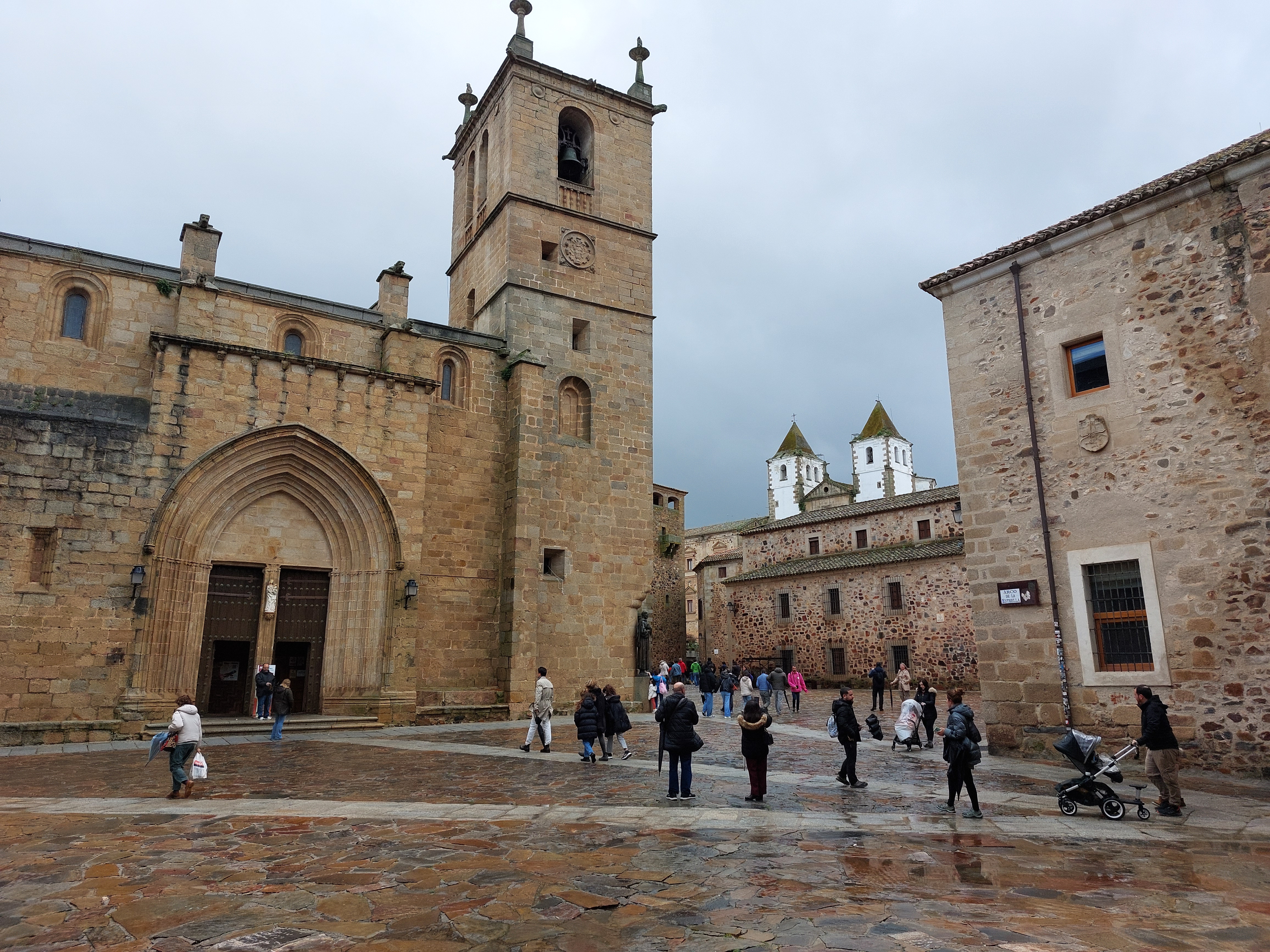 Cáceres. Plaza de Santa María (foto del autor)