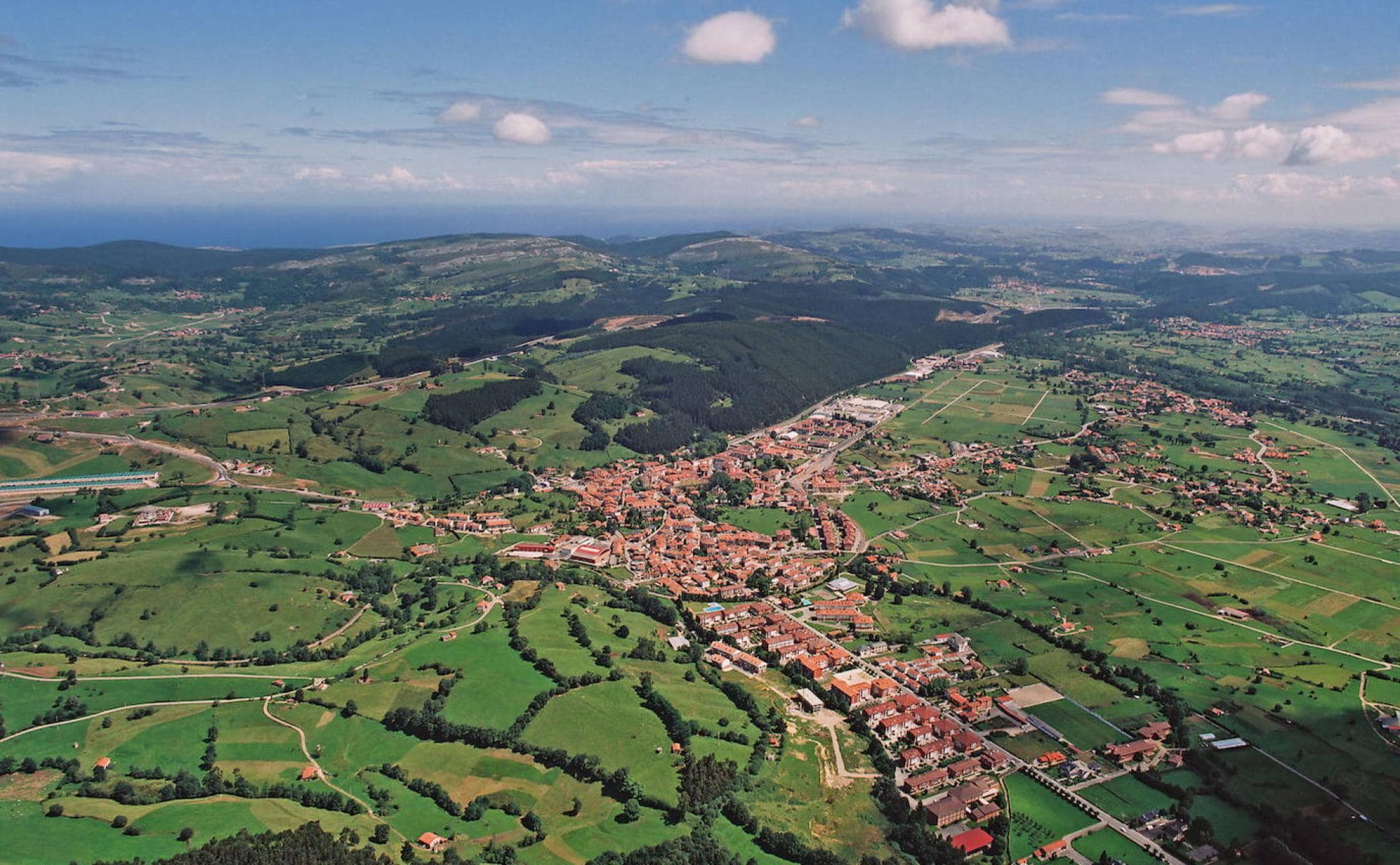 Vista aérea del cruce de caminos en Cabezón de la Sal (Fuente: El Diario Montañés)