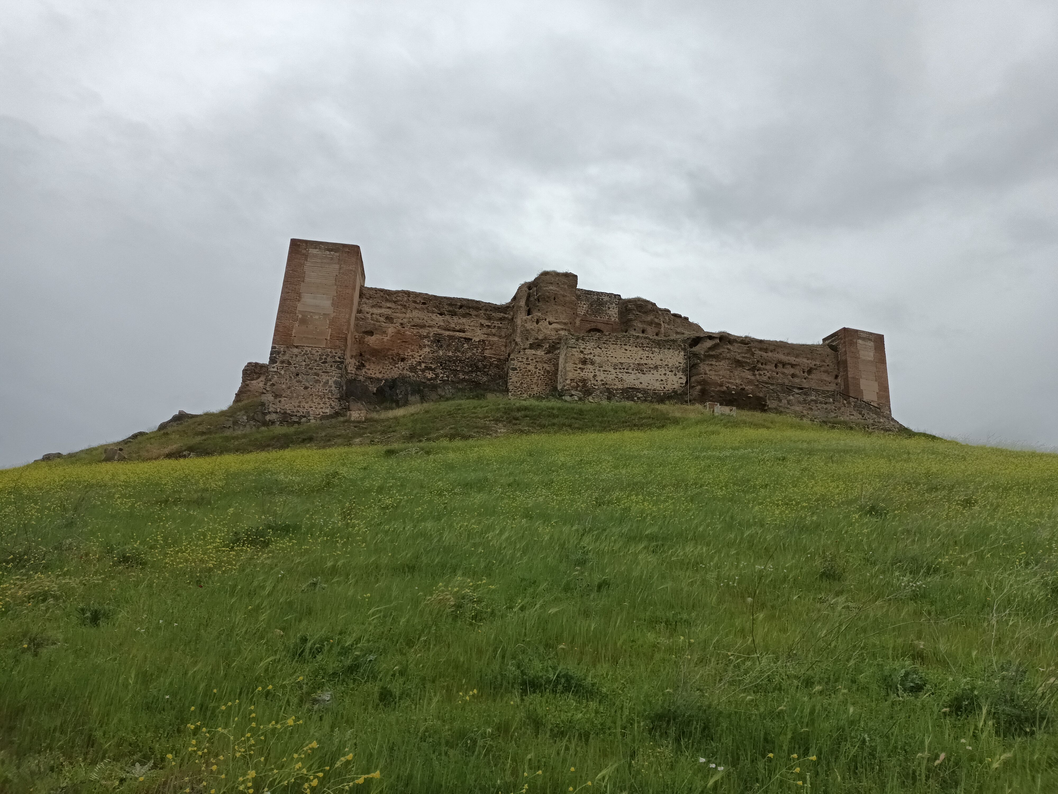 Castillo de Montemolín (foto del autor)