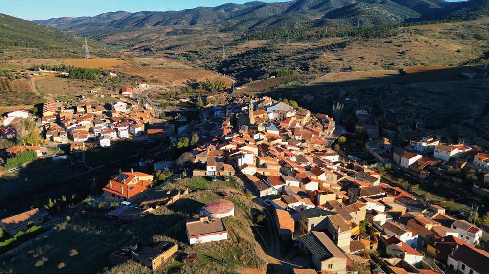 Vista aérea de Codos (fuente: https://turismoenaragon.com/item/codos/).