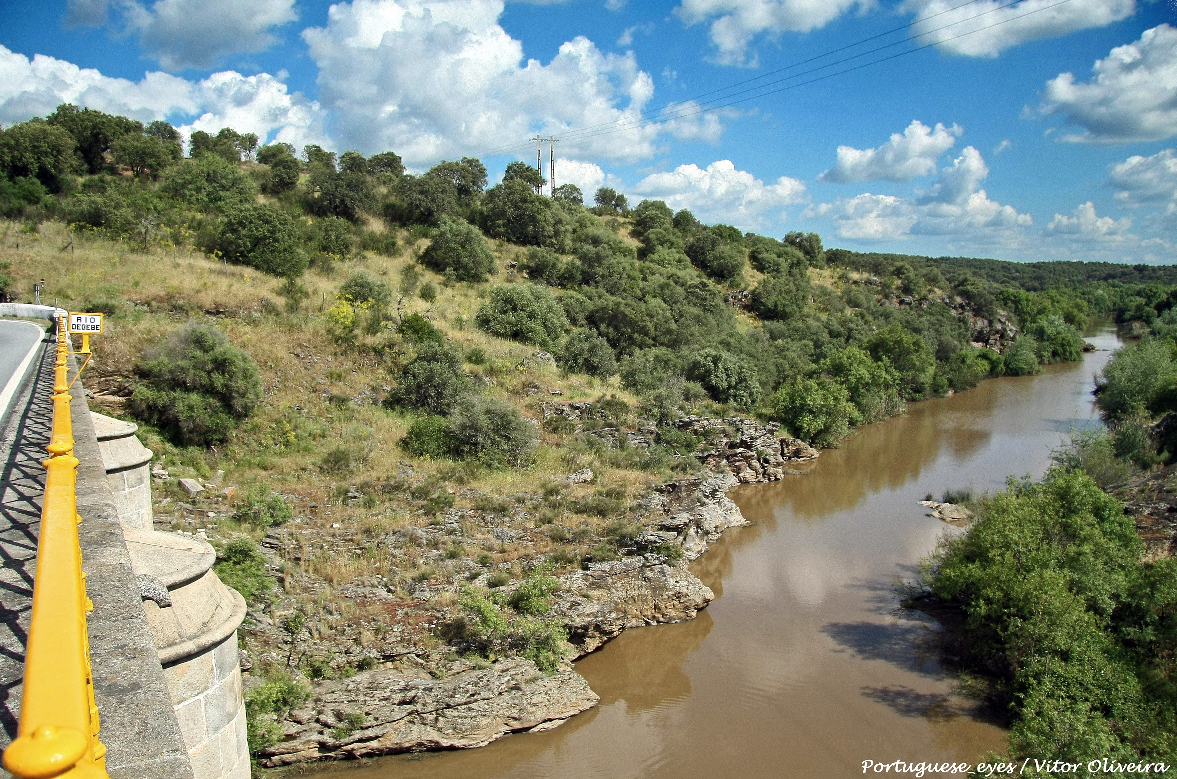 Rio Degebe (crédito: foto Vítor Oliveira, 05/07/2016, in Río Degebe, versão em espanhol da Wikipédia)