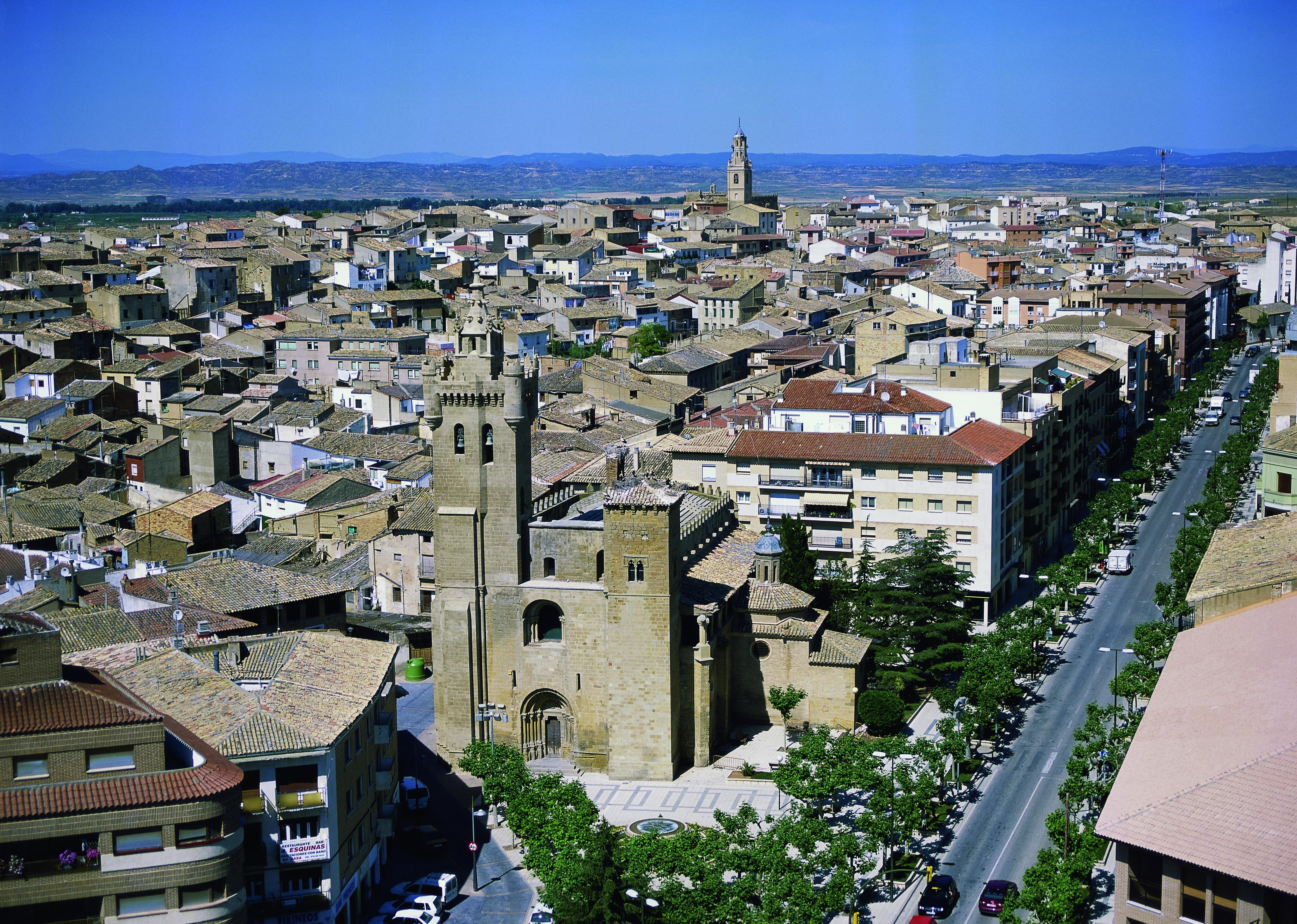 Vista aérea de Ejea de los Caballeros con la iglesia de San Salvador en primer plano (Fuente: Ayuntamiento de Ejea de los Caballeros)