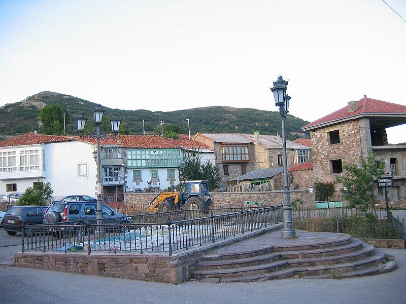 Vista del núcleo urbano de Fontibre (Fuente: Eduard Solà - Trabajo propio, CC BY-SA 3.0)