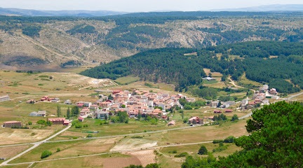 Vista general de Griegos en la falda de la Muela de San Juan.