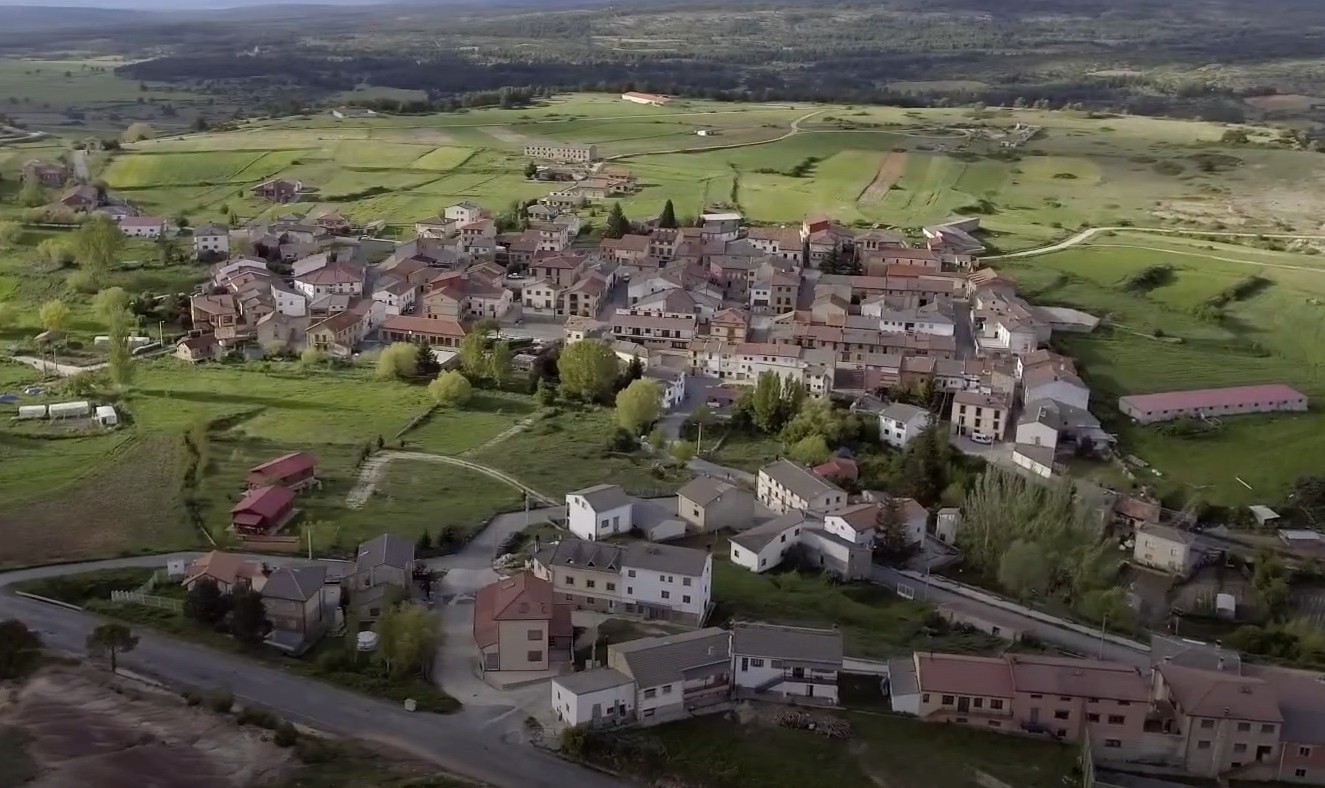 Vista aérea de Griegos (Fuente: https://albarracinturismo.com/)