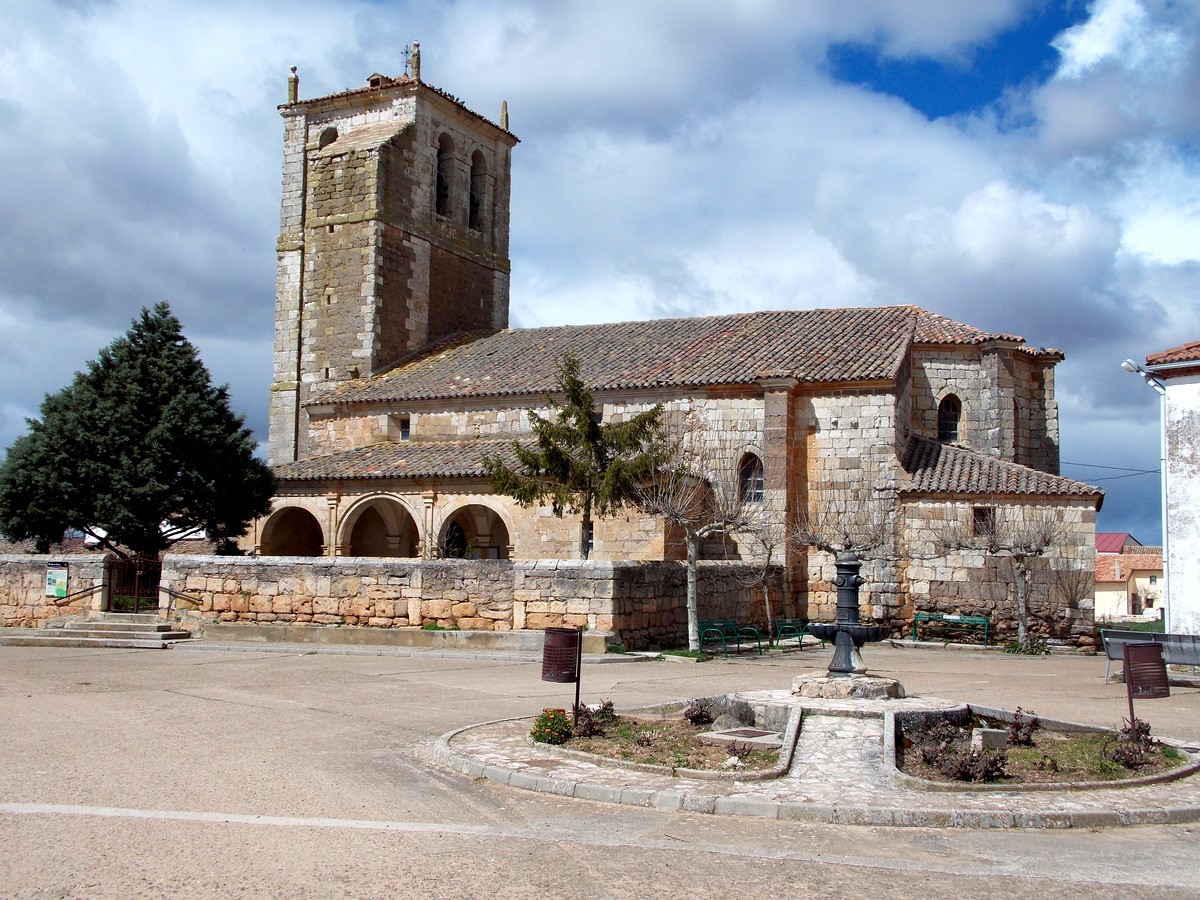 Iglesia de Santa Cruz. Guadilla de Villamar (Burgos). Por Motta - Trabajo propio, CC BY-SA 3.0, https://commons.wikimedia.org/w/index.php?curid=25408612