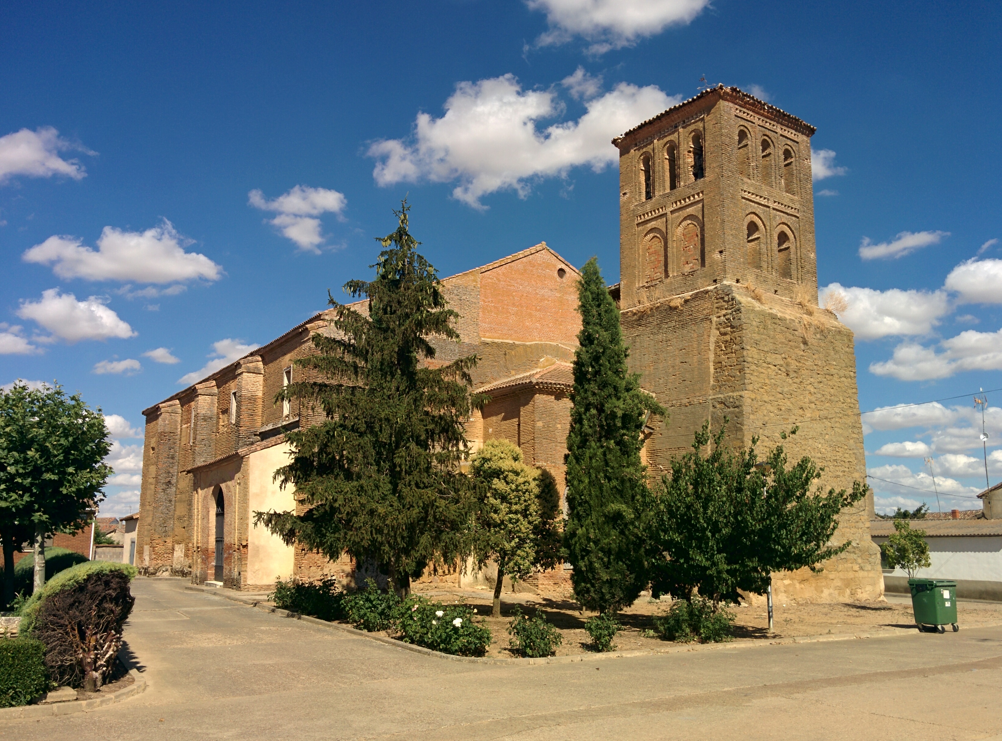 Iglesia de Santa María, en Boadilla de Rioseco. Por Rodelar - Trabajo propio, CC BY-SA 4.0, https://commons.wikimedia.org/w/index.php?curid=50426333