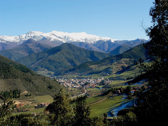 Vista de Potes, capital de Liébana (Fuente: https://commons.wikimedia)