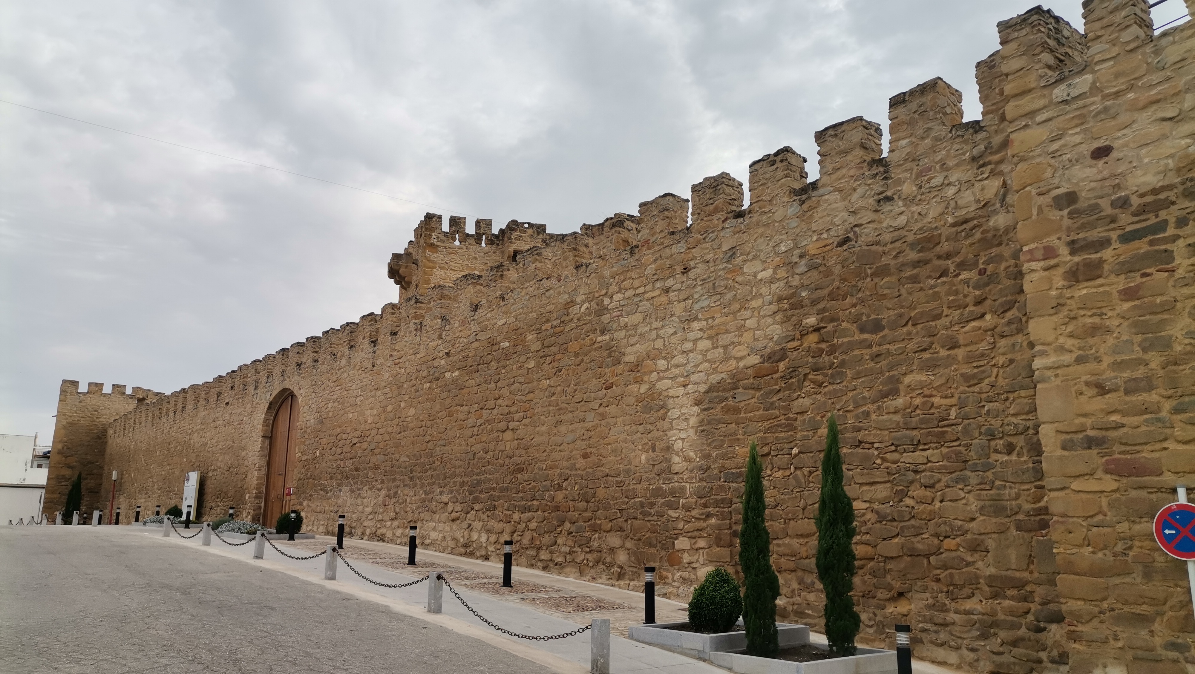 Lienzo este del castillo calatravo de Lopera. De Carpanel - Trabajo propio, CC BY-SA 4.0, https://commons.wikimedia.org/w/index.php?curid=139196701