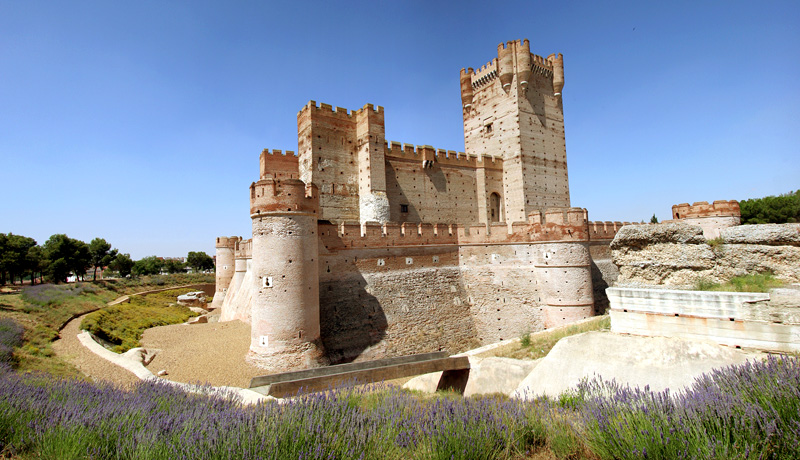 Castillo de la Mota, Medina del Campo (Valladolid). By I, Quinok, CC BY-SA 2.5, https://commons.wikimedia.org/w/index.php?curid=2467150