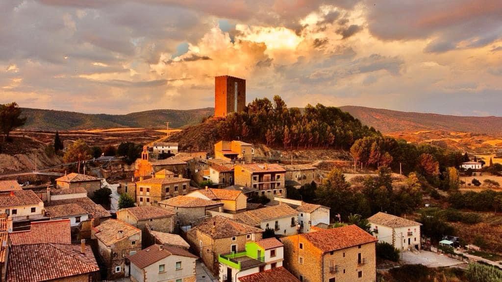 Vista panorámica de Navardún (Fuente: https://baldonsella.com/).