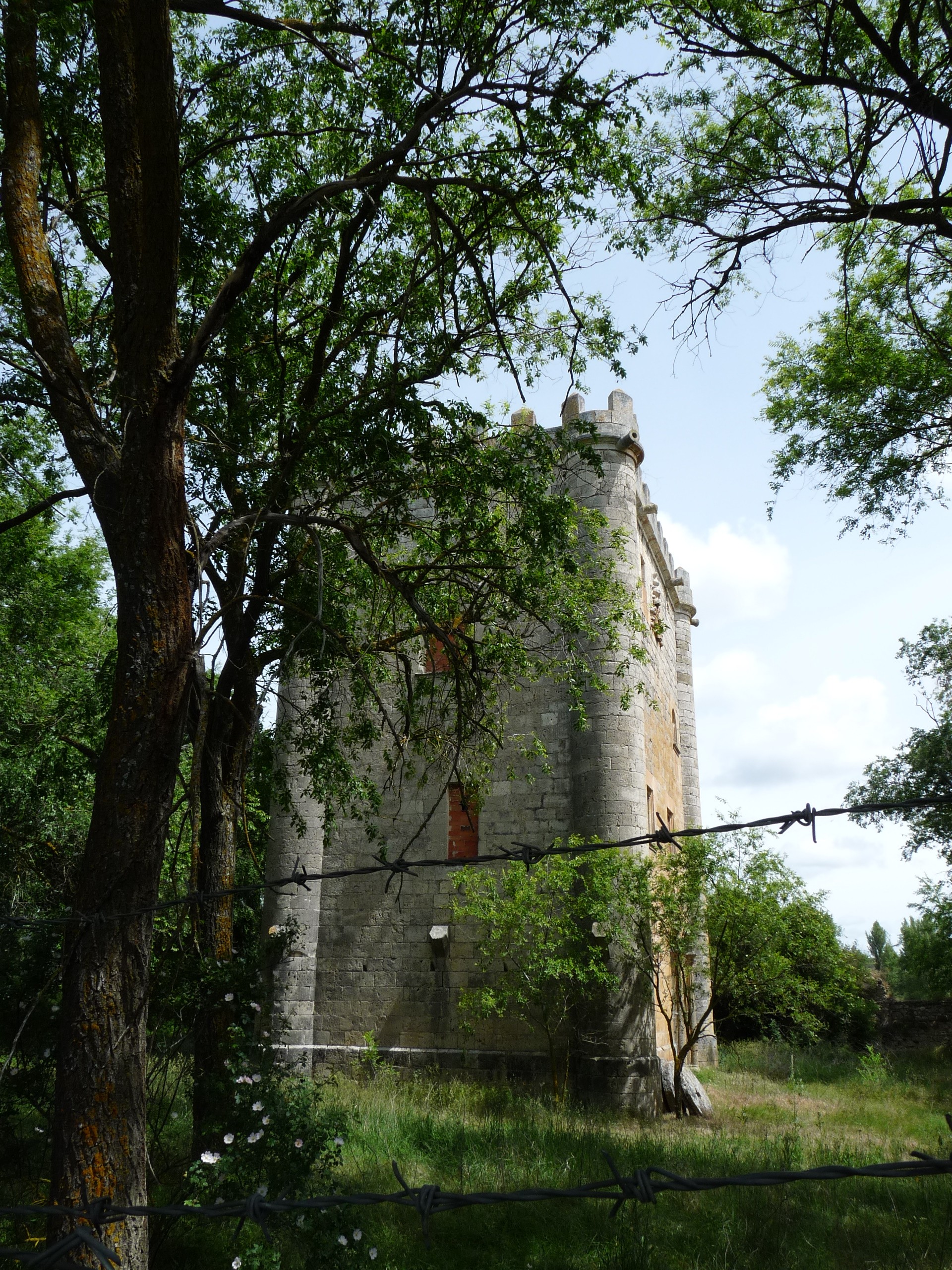 Torreón de los Gamarra. Por Ecelan - Trabajo propio, CC BY-SA 3.0, https://commons.wikimedia.org/w/index.php?curid=17793677