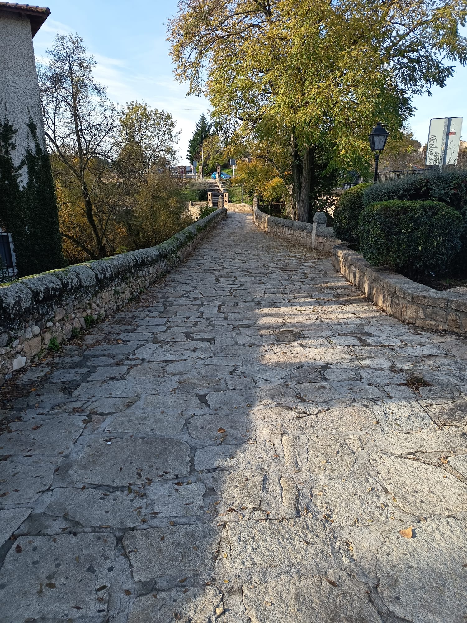 Puente viejo en Manzanares el Real.  Foto del autor (septiembre 2024).