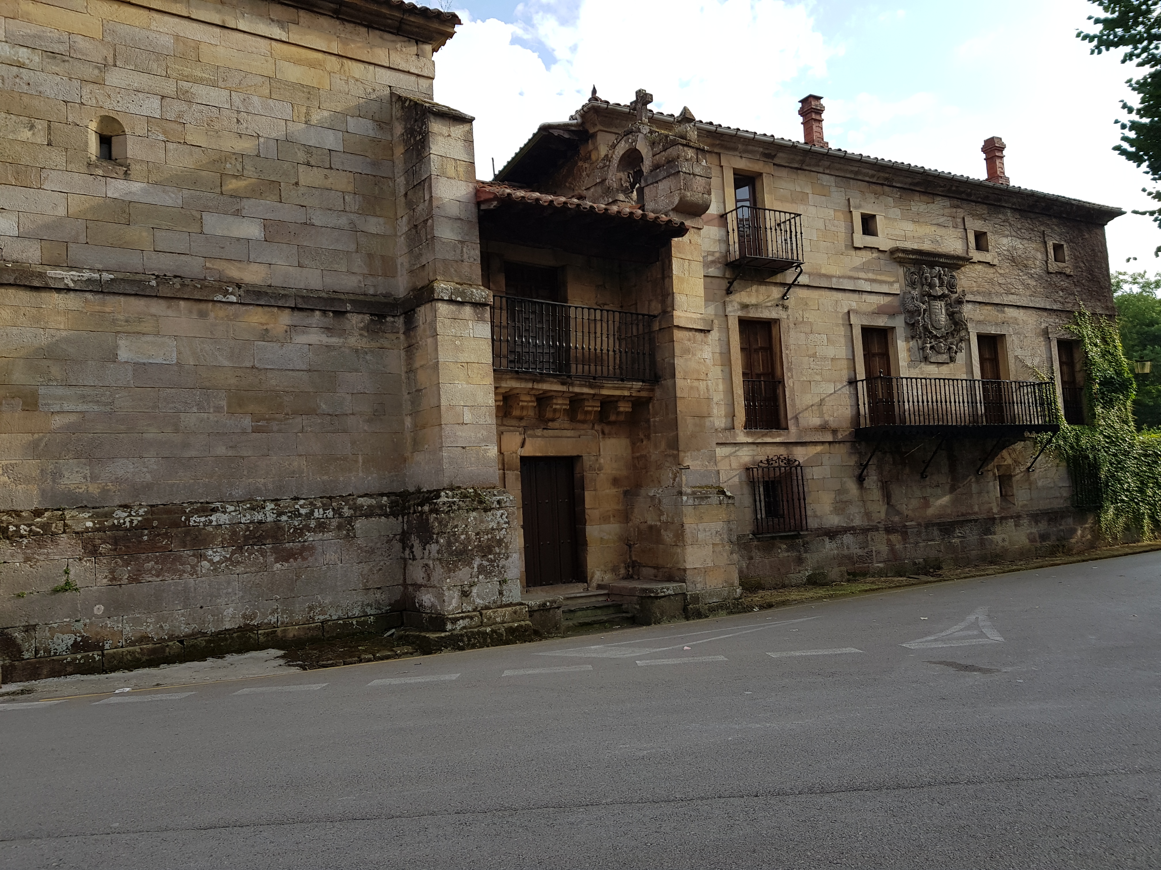 Palacio de los condes de Mansilla (De Cr7Carlos - Trabajo propio, CC BY-SA 4.0)