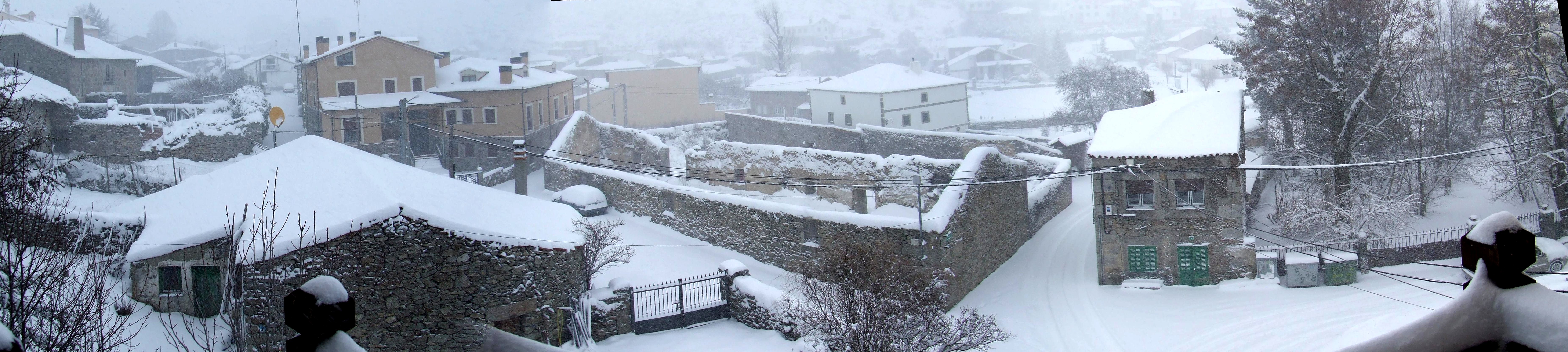 La localidad de Navarredonda un día de nieve. De josemaria from Madrid, España - Navarredonda de Gredos, CC BY 2.0, https://commons.wikimedia.org/w/index.php?curid=22896867