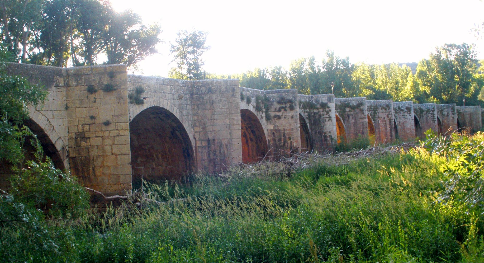 Puente renacentista de Quintana del Puente. Por Zarateman - Trabajo propio, CC0, https://commons.wikimedia.org/w/index.php?curid=149770696
