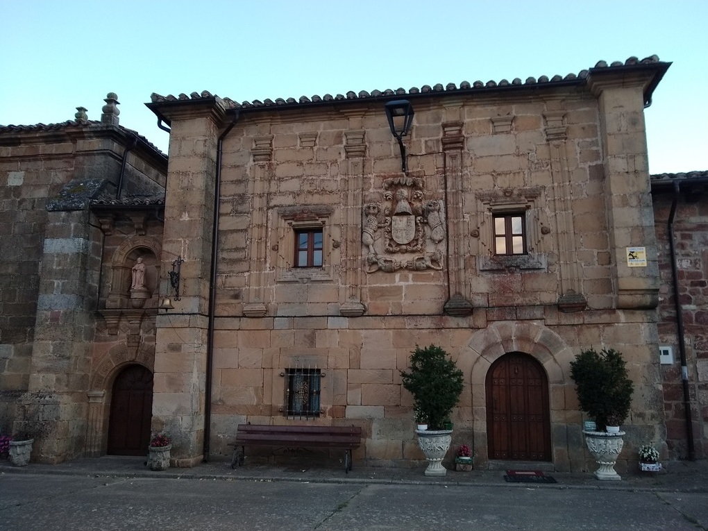 Palacio barroco en Quintanaluengos. De Iñaki Carrascal - Trabajo propio, CC BY-SA 4.0, https://commons.wikimedia.org/w/index.php?curid=122698185