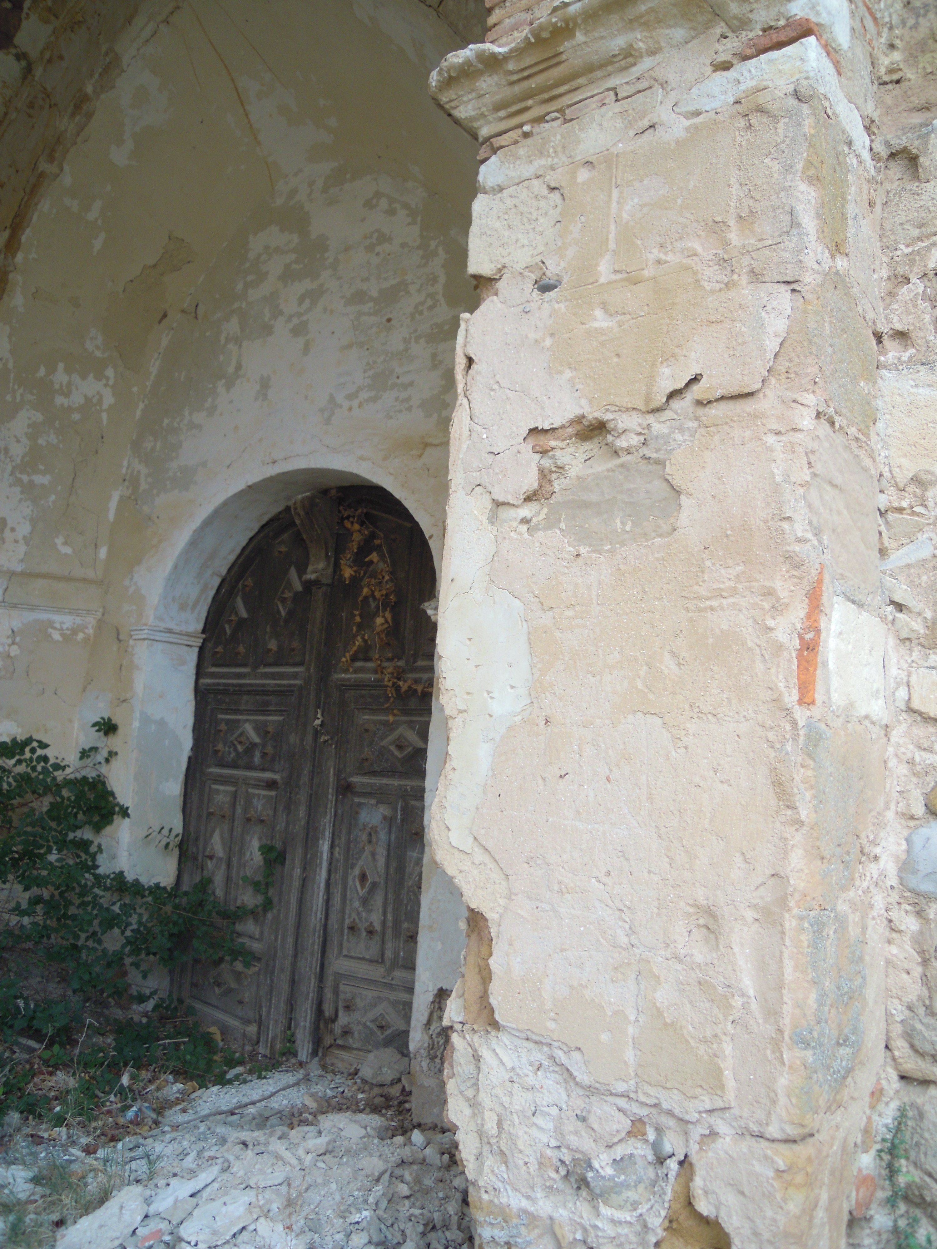 De Maragm - Trabajo propio, CC BY-SA 3.0, https://commons.wikimedia.org/w/index.php?curid=21229454. Ruinas del monasterio de Vileña.