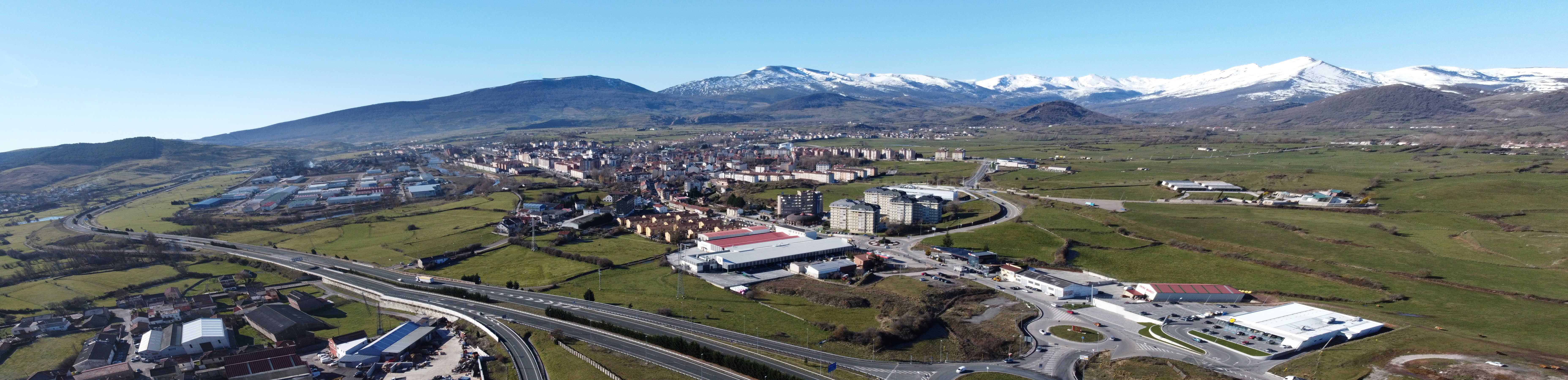 Vista panorámica de Reinosa desde el norte (De Luis Fermín TURIEL PEREDO - Trabajo propio, CC BY-SA 4.0)