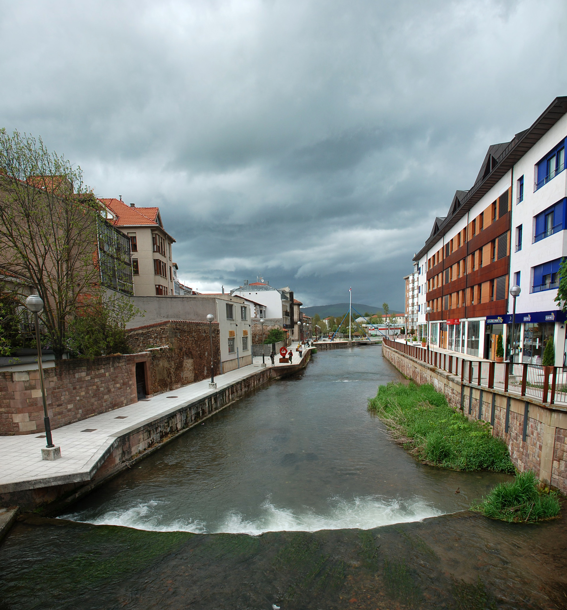 El río Ebro a su paso por Reinosa (Fuente: De Valdavia - Trabajo propio, CC BY-SA 3.0)