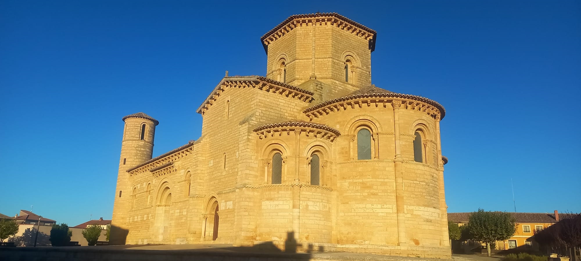 San Martín de Tours, en Frómista. El Monasterio y su iglesia románica han marcado por siglos la historia de esta villa. Foto del autor (septiembre 2024).