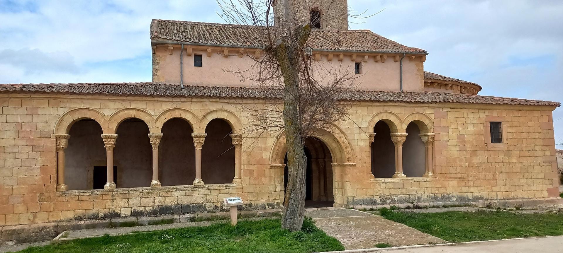Nuestra Señora de La Serna, Vellosillo, Segovia. Foto del autor. Octubre de 2022.