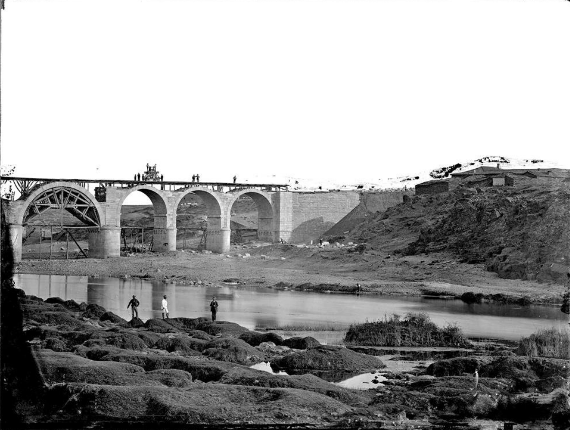 Puente de la Estrella, sobre el río Esla cerca de Perilla de Castro. Foto de Jean Laurent c. 1860