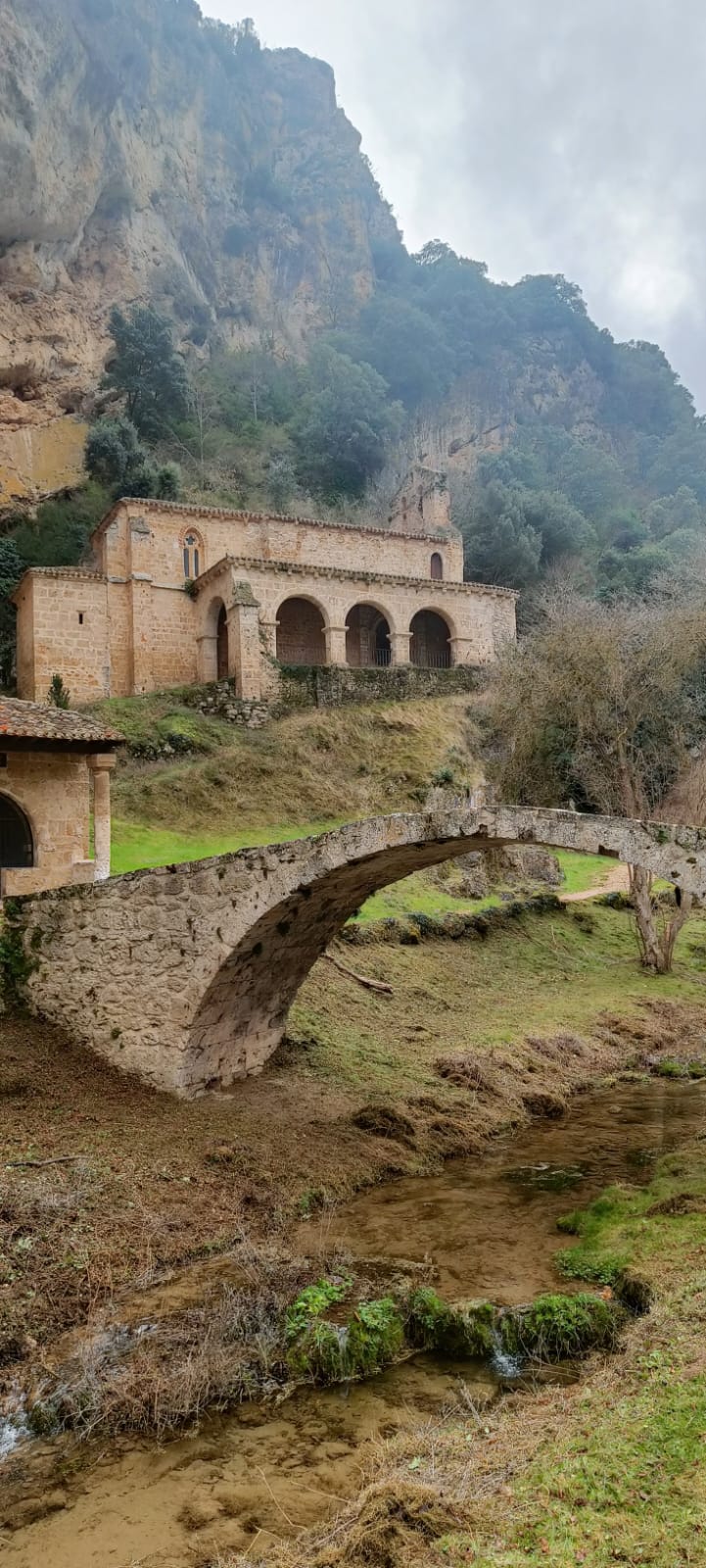 Ermita medieval de Santa María de La Hoz en la hoz de Tobera, Frías. Foto del autor.