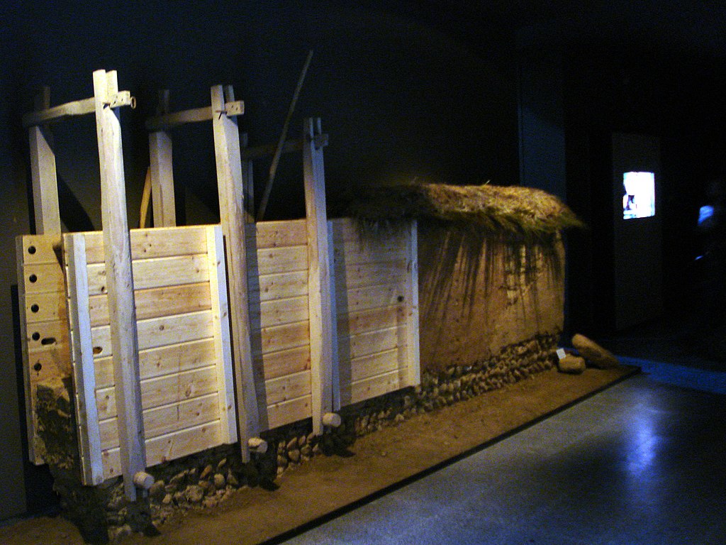 Modo de ejecución del tapial, según se muestra en el Museo de los Pueblos Leoneses. Fuente: Wikicommons.