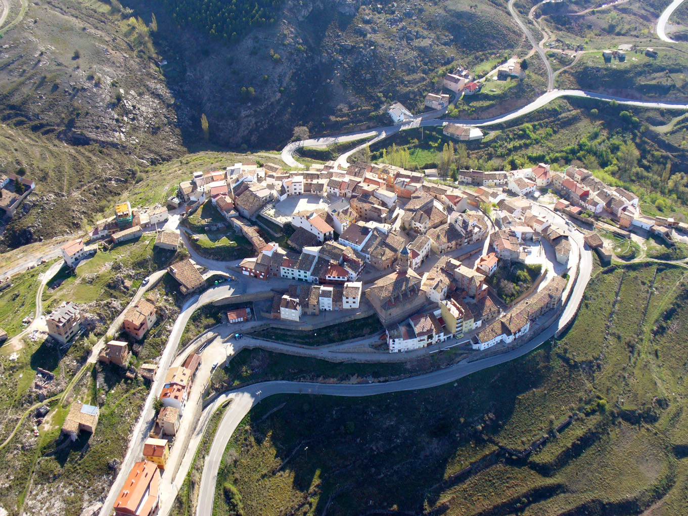 Vista aérea de Torrijas (fuente: https://www.territoriomedieval.com/listing/torrijas/).