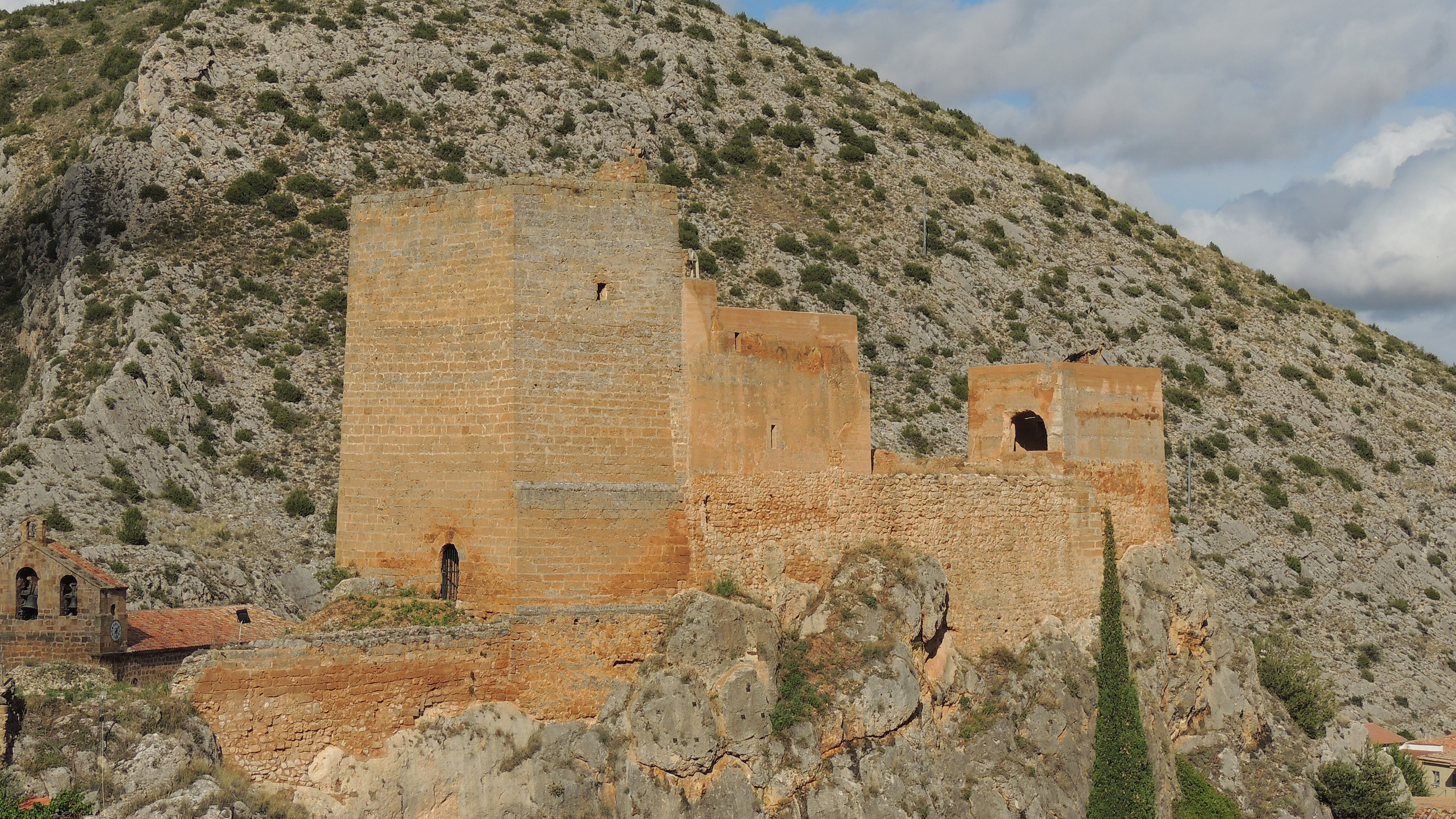 Castilla o atalaya de Villel de Mesa. Por Borjaanimal - Trabajo propio, CC BY 4.0, https://commons.wikimedia.org/w/index.php?curid=152236889