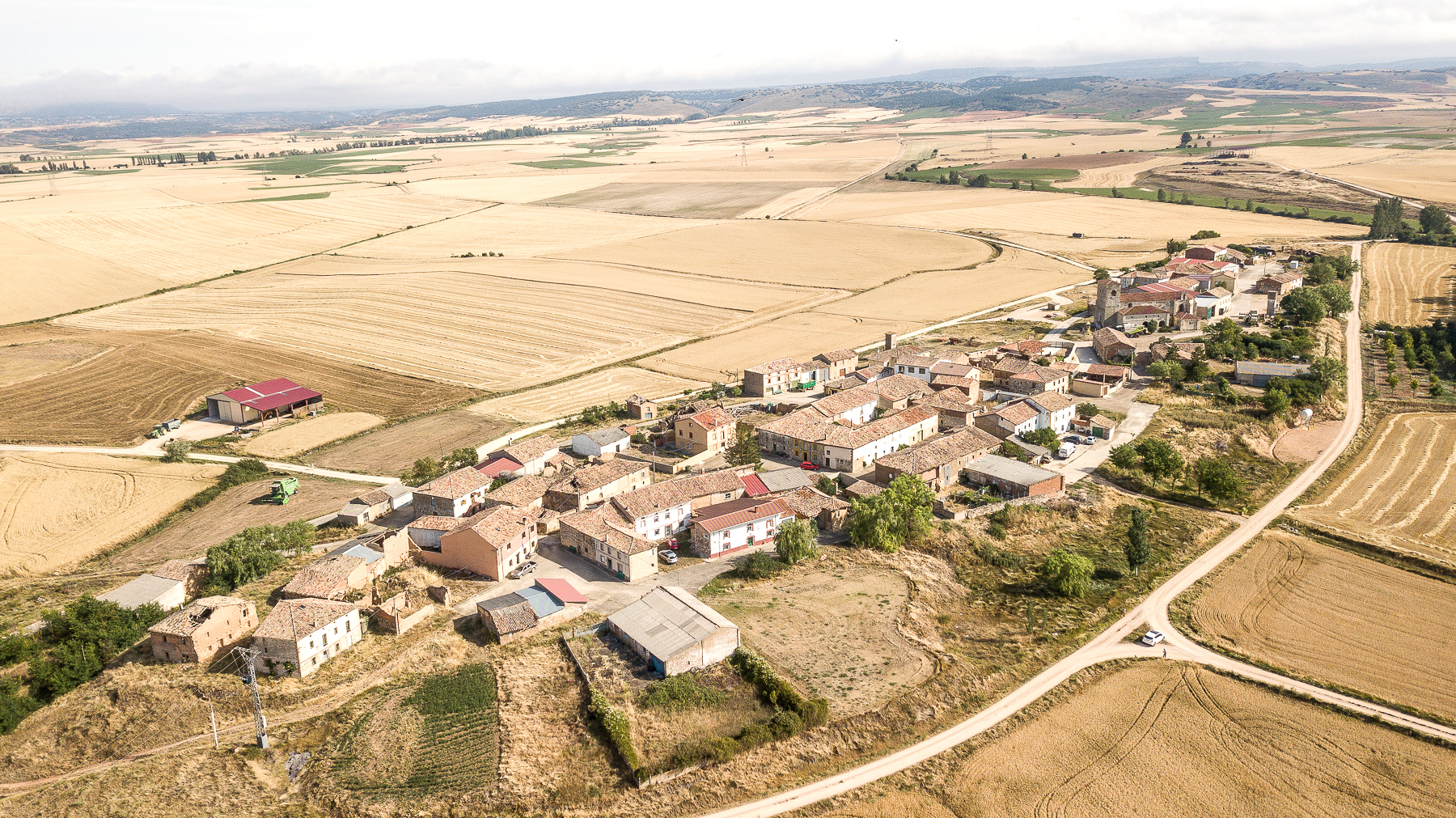 Vista áerea de Villusto, julio de 2019. De MottaW - Trabajo propio, CC BY-SA 4.0, https://commons.wikimedia.org/w/index.php?curid=85273824