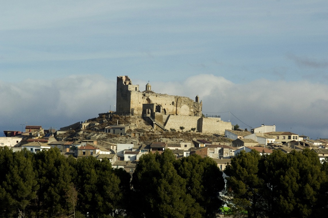 Restos del castillo de Almudévar (fuente: https://www.turismodearagon.com/ficha/almudevar/).