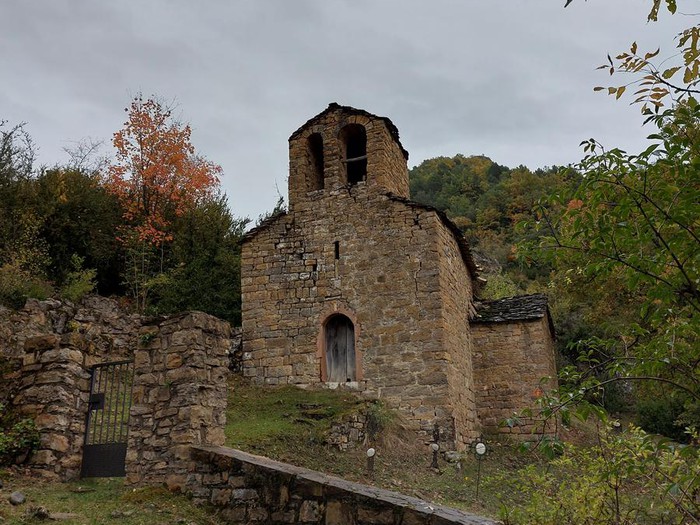 Iglesia de San Cristóbal de Castrocit/Castrocid (fuente: https://es.wikiloc.com/rutas-senderismo/obarra-calvera-y-castrocid-117080995).