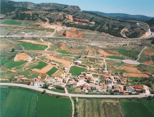 Vista aérea de Contamina (fuente: https://zaragozaintheworld.wordpress.com/2014/07/29/1214/).